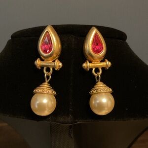 Vintage Elegant Brushed Gold and Red Stone Pearl Drop Earring